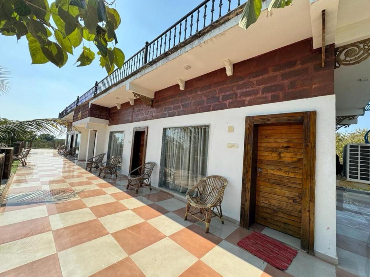 Gir Lions Paw Resort With Swimming Pool Sasan Gir Exterior foto