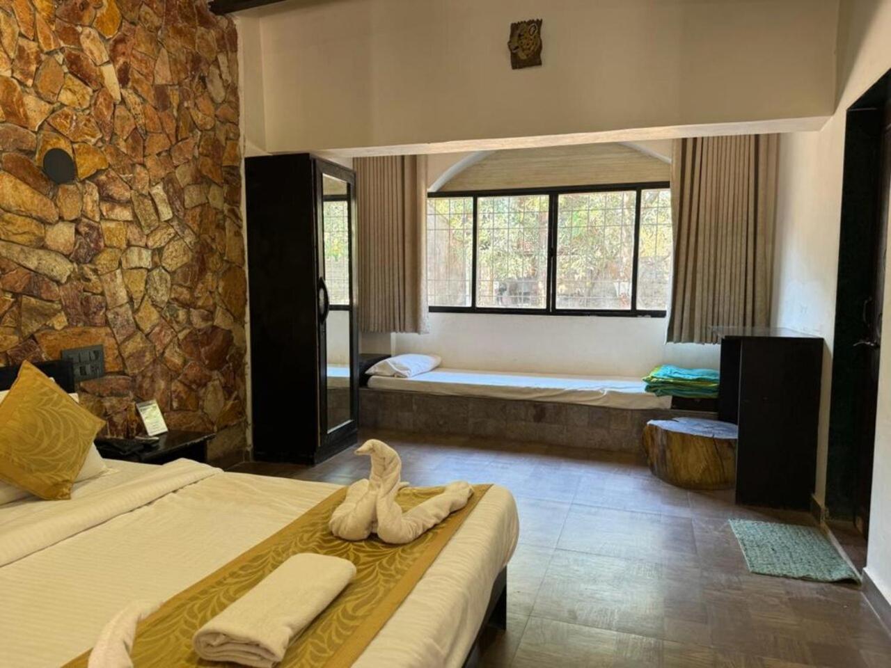 Gir Lions Paw Resort With Swimming Pool Sasan Gir Exterior foto